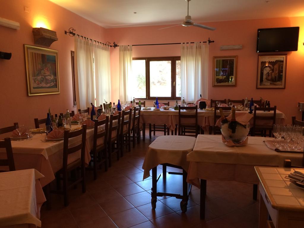 Il Castello Hotell Villaputzu Exteriör bild