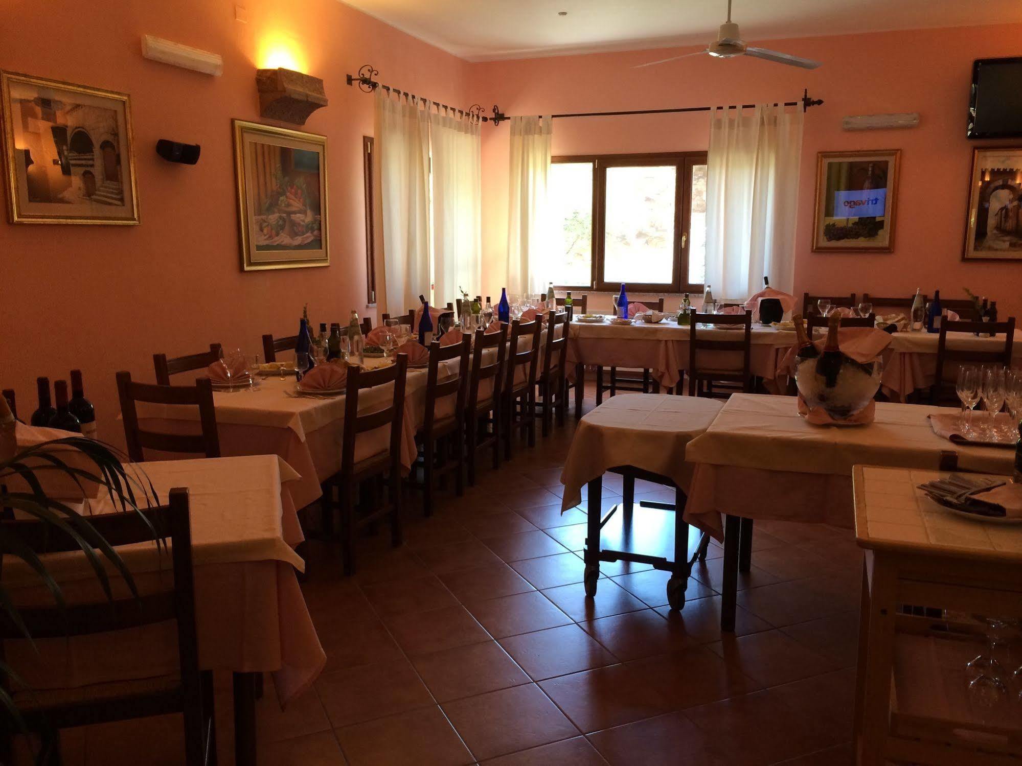 Il Castello Hotell Villaputzu Exteriör bild