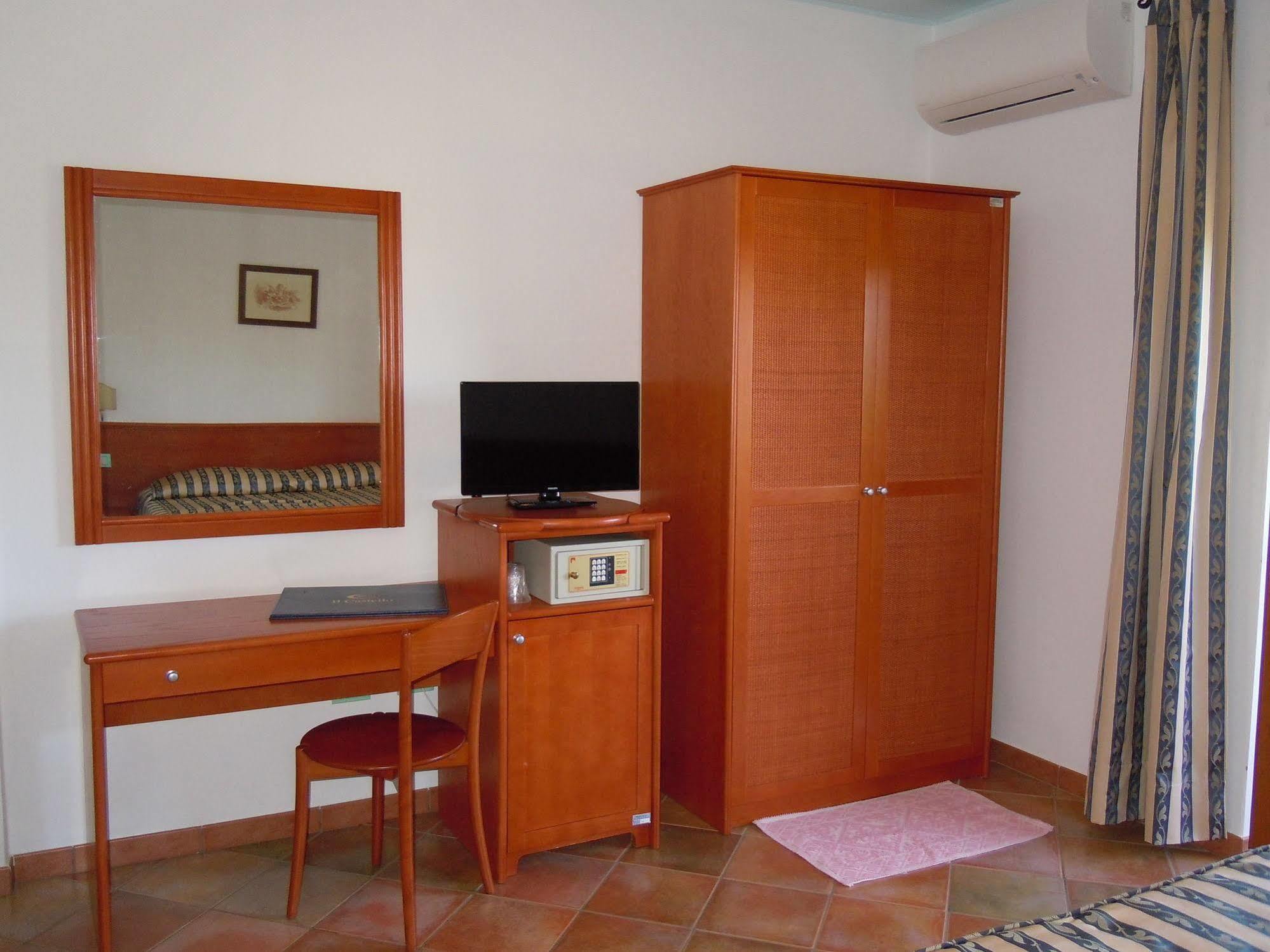 Il Castello Hotell Villaputzu Exteriör bild